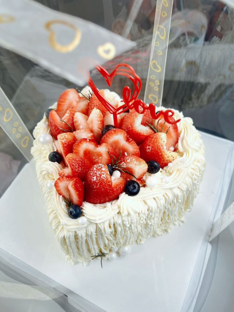fruit custom cake