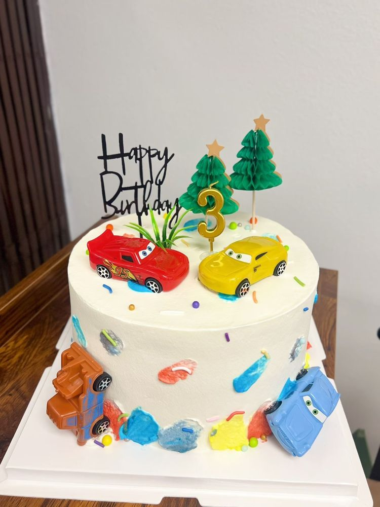 kids custom cake