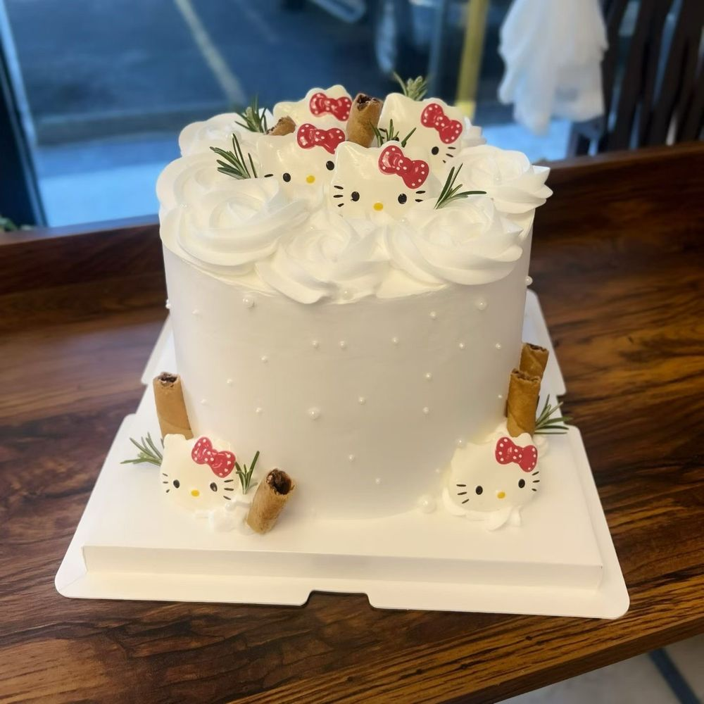 kids custom cake