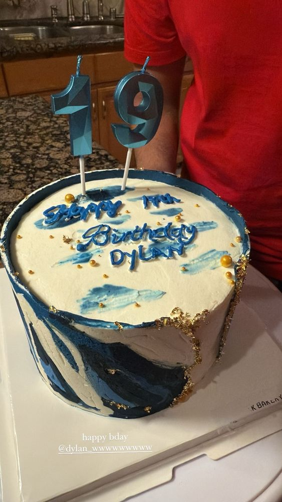 theme custom cake