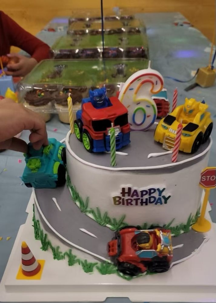 kids custom cake