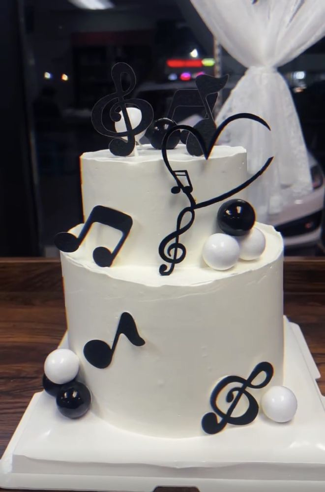 theme custom cake