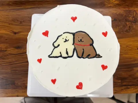 #434 cute white cake with two illustrated dogs and small red heart decorations by KK Bakery in Rosemead