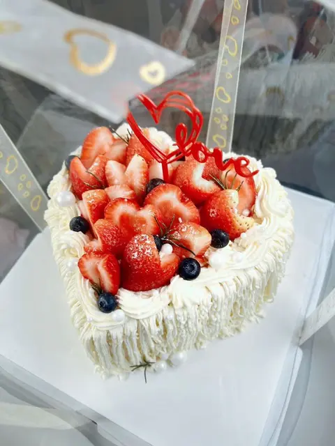 #435 heart shaped cake topped with fresh strawberries, blueberries and red love topper by KK Bakery in Rosemead