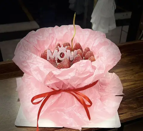 #572 pink Mother's Day flower cake with red ribbon and MOM topper by KK Bakery in Rosemead