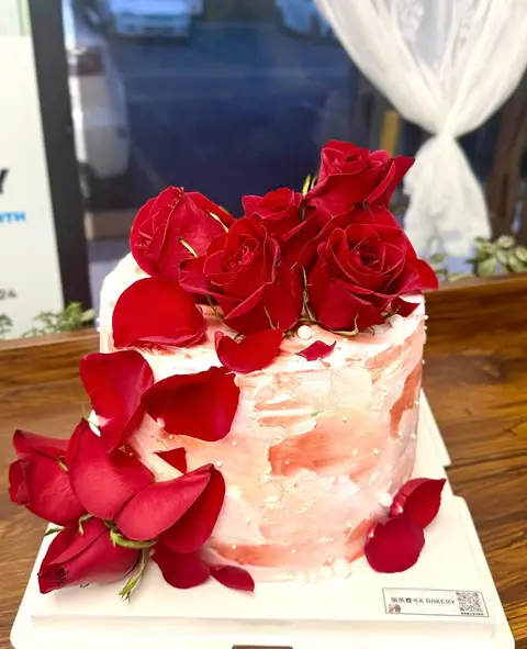 #613 red rose cake with fresh rose petals and textured pink buttercream by KK Bakery in Rosemead