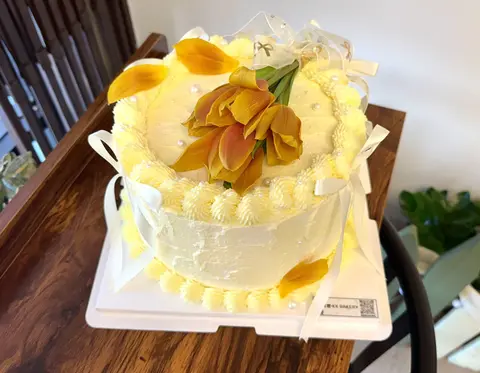 #614 elegant yellow tulip cake with white ribbons and pearl decorations by KK Bakery in Rosemead